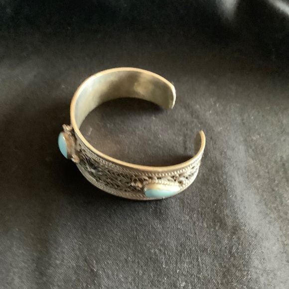 Filigree silver and turquoise cuff bracelet - Picture 3 of 5